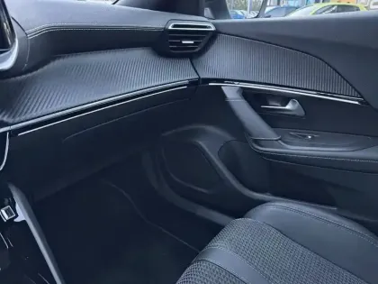 Photo 17 Peugeot 2008  PureTech 155 S&S EAT8