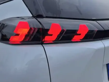 Photo 16 Peugeot 2008  PureTech 155 S&S EAT8