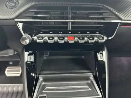 Photo 109 Peugeot 2008  PureTech 155 S&S EAT8