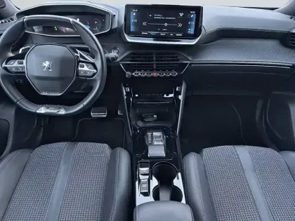 Photo 5 Peugeot 2008  PureTech 155 S&S EAT8