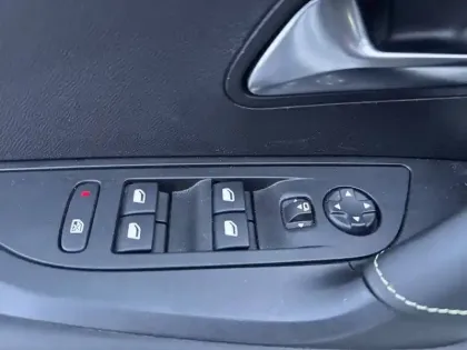 Photo 14 Peugeot 2008  PureTech 155 S&S EAT8