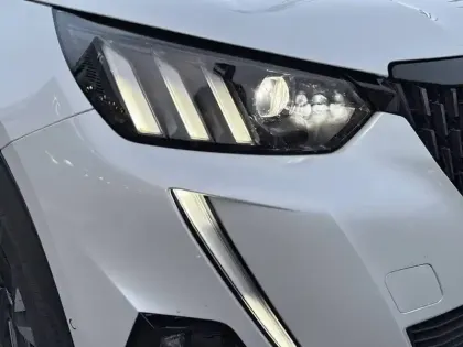 Photo 15 Peugeot 2008  PureTech 155 S&S EAT8