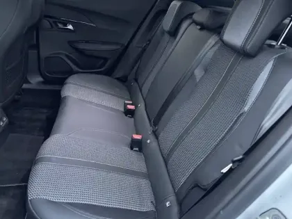 Photo 12 Peugeot 2008  PureTech 155 S&S EAT8