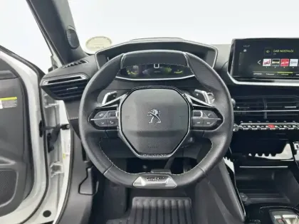 Photo 97 Peugeot 2008  PureTech 155 S&S EAT8