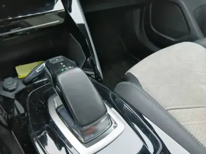 Photo 13 Peugeot 2008  Moteur électrique 136 ch