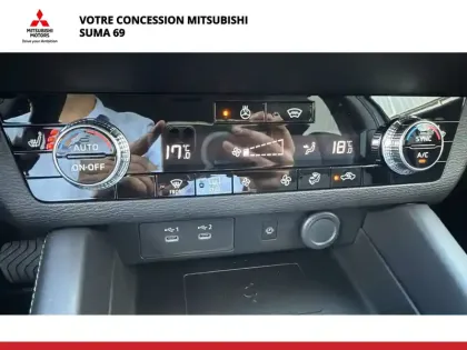 Photo 12 Mitsubishi Outlander  2.4 MIVEC PHEV 306 4WD