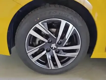 Photo 68 Peugeot 208  PureTech 75 S&S BVM5