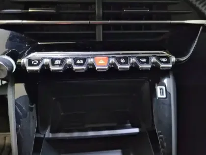 Photo 111 Peugeot 208  PureTech 75 S&S BVM5