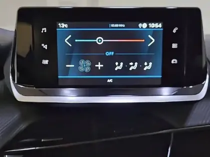 Photo 106 Peugeot 208  PureTech 75 S&S BVM5