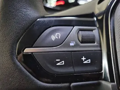 Photo 82 Peugeot 208  PureTech 75 S&S BVM5