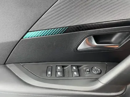 Photo 31 Peugeot 2008  BlueHDi 130 S&S EAT8