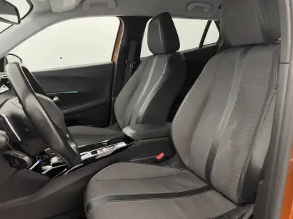 Photo 13 Peugeot 2008  BlueHDi 130 S&S EAT8