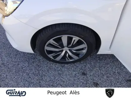 Photo 52 Peugeot 208  PureTech 100 S&S BVM6