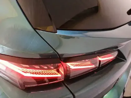 Photo 36 Peugeot 308  SW PHEV 225 e-EAT8