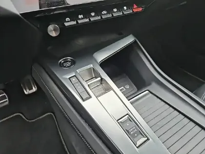 Photo 13 Peugeot 308  SW PHEV 225 e-EAT8