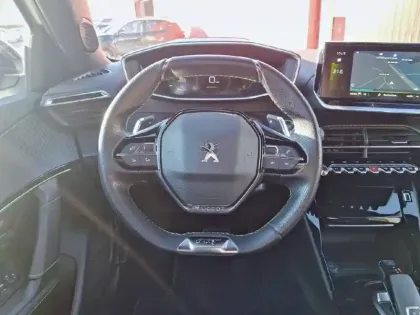 Photo 8 Peugeot 2008  PureTech 130 S&S EAT8