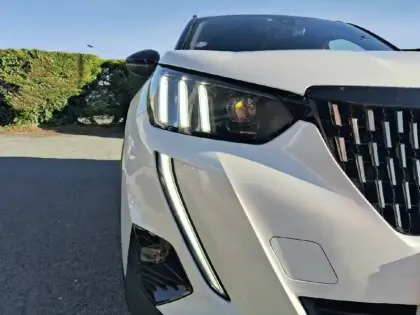 Photo 15 Peugeot 2008  PureTech 130 S&S EAT8