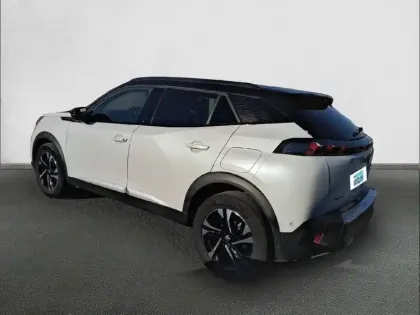 Photo 6 Peugeot 2008  PureTech 130 S&S EAT8