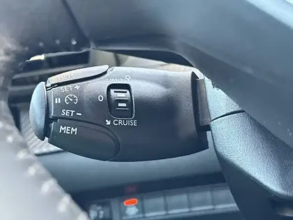 Photo 19 Peugeot 208  Electrique 50 kWh 136ch