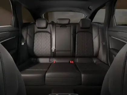 Photo 6 Audi A6  Avant 55 TFSIe 367 ch S tronic 7 Quattro