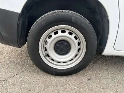 Photo 31 Peugeot Partner  FOURGON STANDARD 650 KG BLUEHDI 100 S&S BVM6