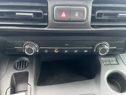 Photo 37 Peugeot Partner  FOURGON STANDARD 650 KG BLUEHDI 100 S&S BVM6