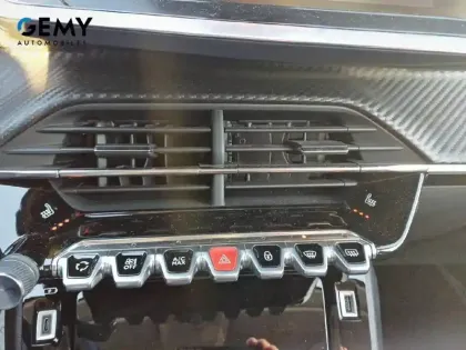 Photo 12 Peugeot 208  PureTech 100 S&S BVM6