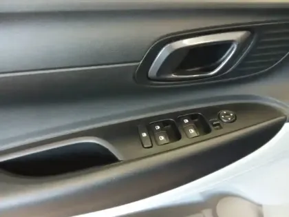 Photo 96 Hyundai I20  1.0 T-GDi 100 Hybrid 48V