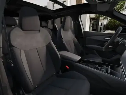 Photo 6 Audi Q3  TFSI 150 ch Hybride S tronic 7