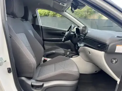 Photo 7 Hyundai Bayon  1.0 T-GDi 100 DCT-7 Hybrid 48V