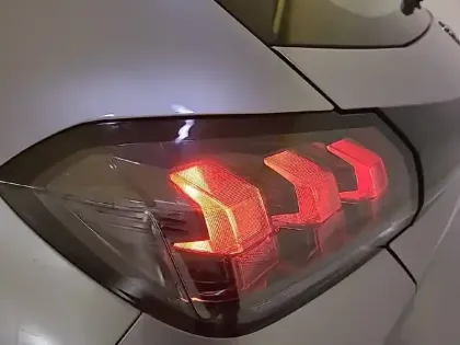 Photo 14 Peugeot 208  PureTech 75 S&S BVM5