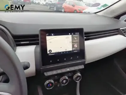 Photo 12 Renault Clio  E-Tech full hybrid 145