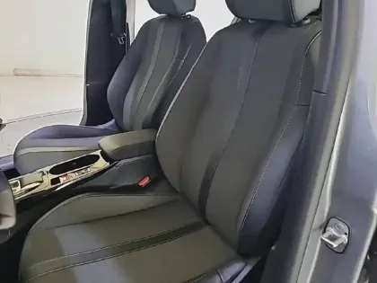 Photo 40 Peugeot 2008  BlueHDi 130 S&S EAT8