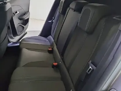 Photo 41 Peugeot 2008  BlueHDi 130 S&S EAT8