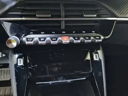 Photo 23 Peugeot 2008  BlueHDi 130 S&S EAT8