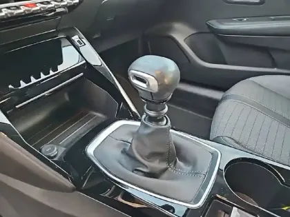 Photo 14 Peugeot 208  PureTech 100 S&S BVM6