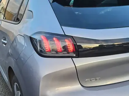 Photo 9 Peugeot 208  PureTech 100 S&S BVM6