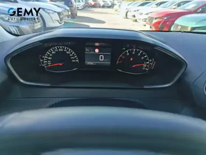 Photo 64 Peugeot 208  PureTech 100 S&S BVM6