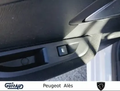 Photo 12 Peugeot 208  PureTech 100 S&S BVM6