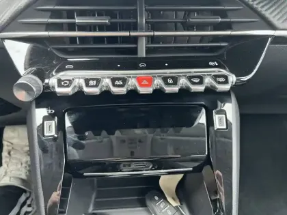 Photo 17 Peugeot 208  Hybrid 100 e-DCS6