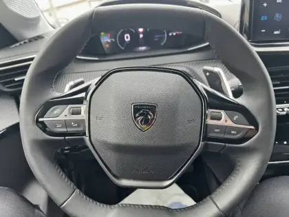 Photo 16 Peugeot 208  Hybrid 100 e-DCS6