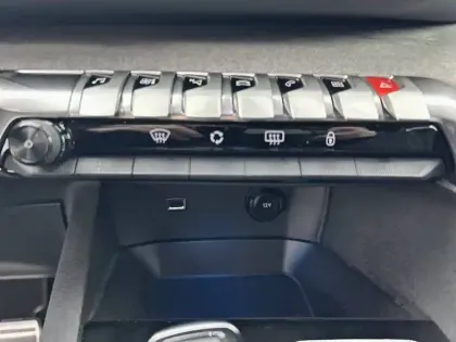 Photo 27 Peugeot 3008  BlueHDi 130ch S&S EAT8