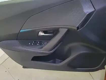 Photo 47 Peugeot 2008  PureTech 130 S&S EAT8