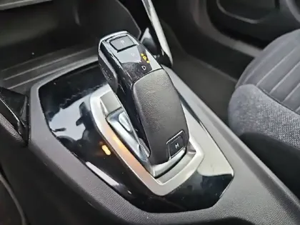 Photo 13 Peugeot 2008  PureTech 130 S&S EAT8