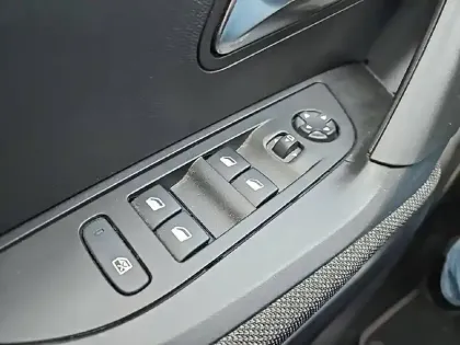 Photo 14 Peugeot 2008  PureTech 130 S&S EAT8