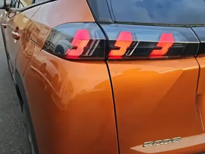 Photo 16 Peugeot 2008  PureTech 130 S&S EAT8