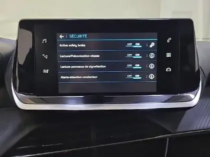 Photo 45 Peugeot 2008  PureTech 130 S&S EAT8