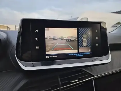 Photo 17 Peugeot 2008  PureTech 130 S&S EAT8