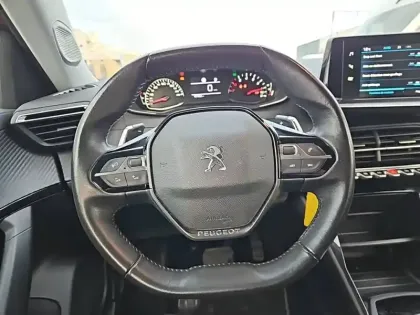 Photo 8 Peugeot 2008  PureTech 130 S&S EAT8