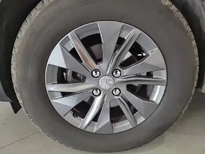 Photo 34 Peugeot 2008  PureTech 130 S&S EAT8